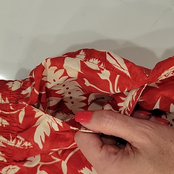 Patagonia Womens Shorts Size Small Tropical Red & White - Picture 3 of 10